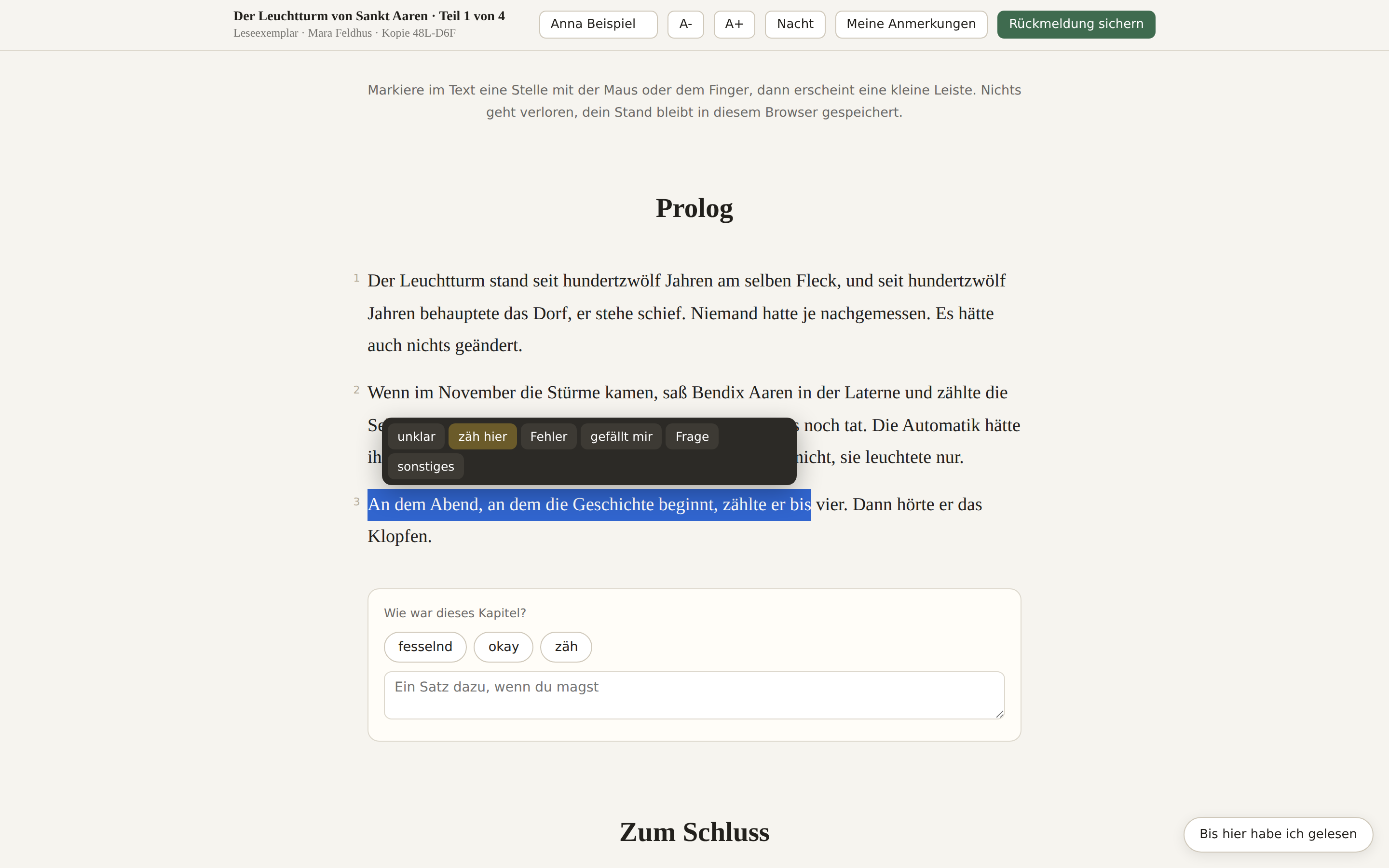 Ein Testleser markiert eine Stelle im Leseexemplar